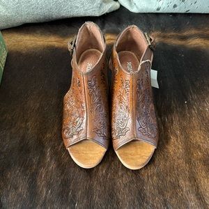 Roper open toe stacked heel Ankle Booties Size 8.5